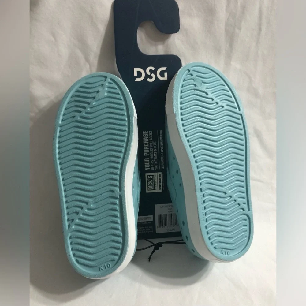 DSG Girls slip on sport water friendly shoes adjustable Valcro straps blue.10K